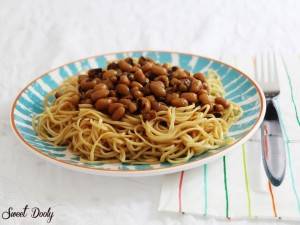 תבשיל לוביה עם אטריות ביצים