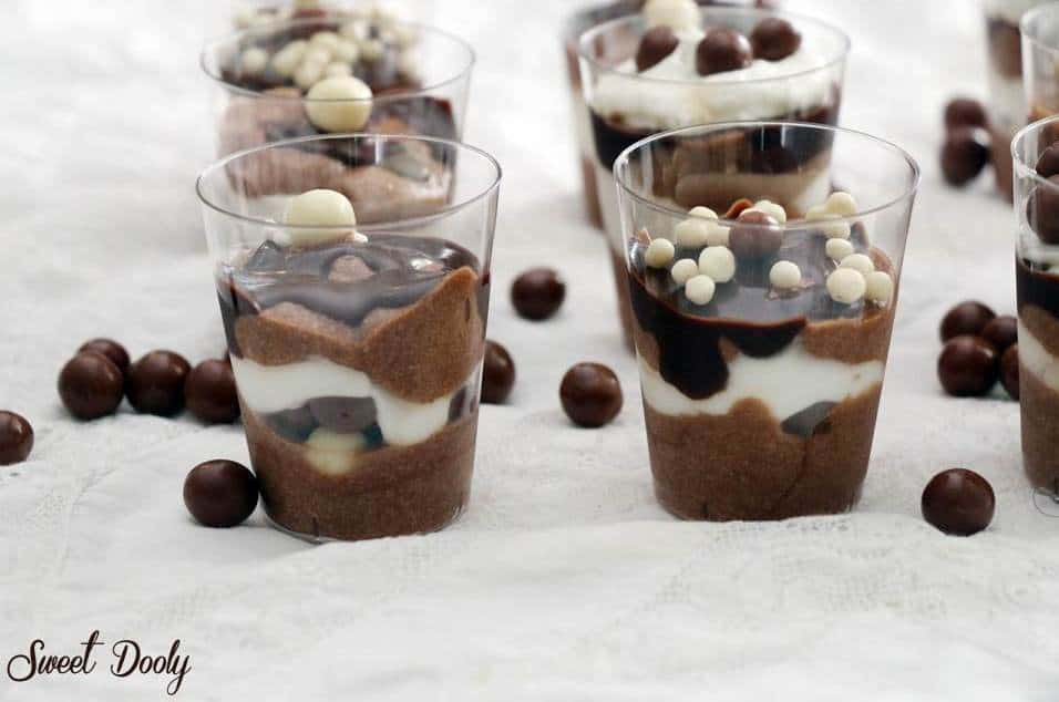 מתכון למוס שוקולד בשני צבעים ללא ביצים וללא ג'לטין