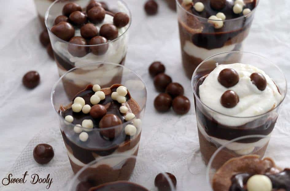 מתכון למוס שוקולד בשני צבעים ללא ביצים וללא ג'לטין