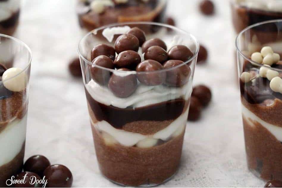 מתכון למוס שוקולד בשני צבעים ללא ביצים וללא ג'לטין