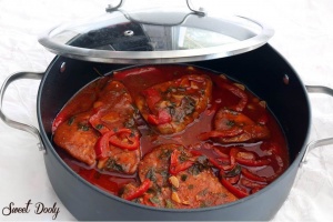 טונה אדומה ברוטב עגבניות