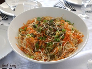 מתכון לסלט אטריות וירקות פיקנטי