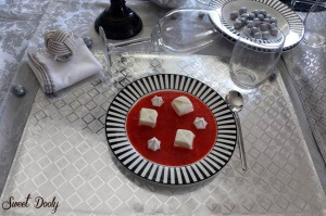 קינוח פנקוטה וניל קפוא במרק תותים