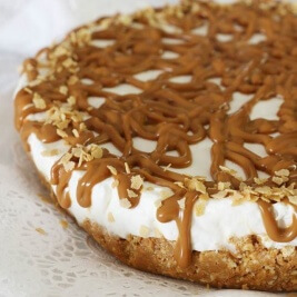 עוגת גבינה עם ריבת חלב ללא אפייה