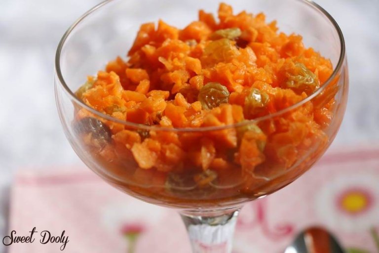 סלט גזר מרוסק עם צימוקים וקינמון