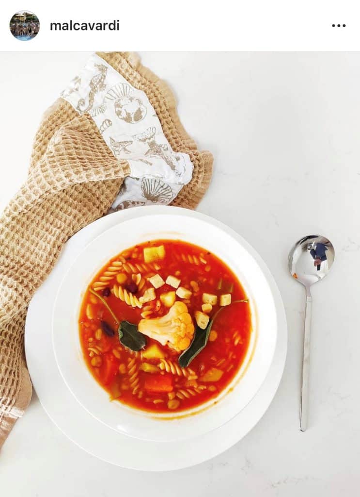 מרק מינסטרונה עם ירקות גריסים ופסטה