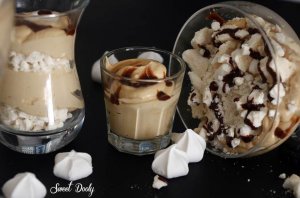 קינוח ריבת חלב בכוסות עם מרנג