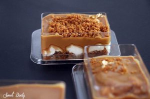 לגבינה קרה עם לוטוס בקינוחים אישיים