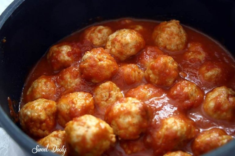 קציצות עוף ברוטב עגבניות שילדים אוהבים