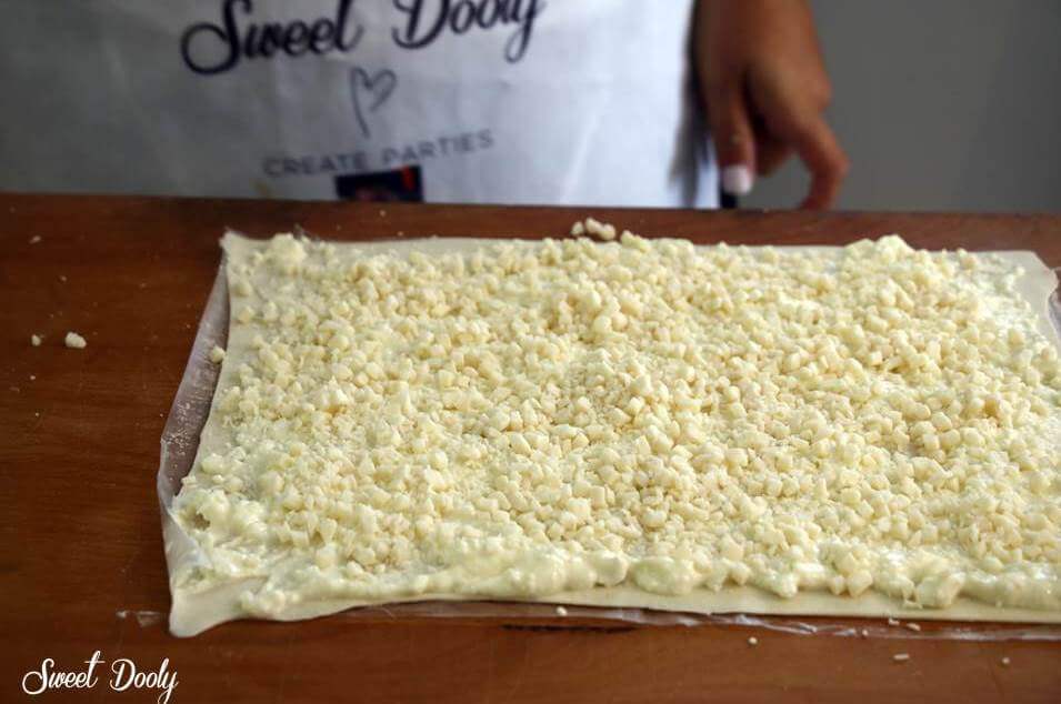 מתכון לבורקס גבינה שבלול ממולא בגבינות