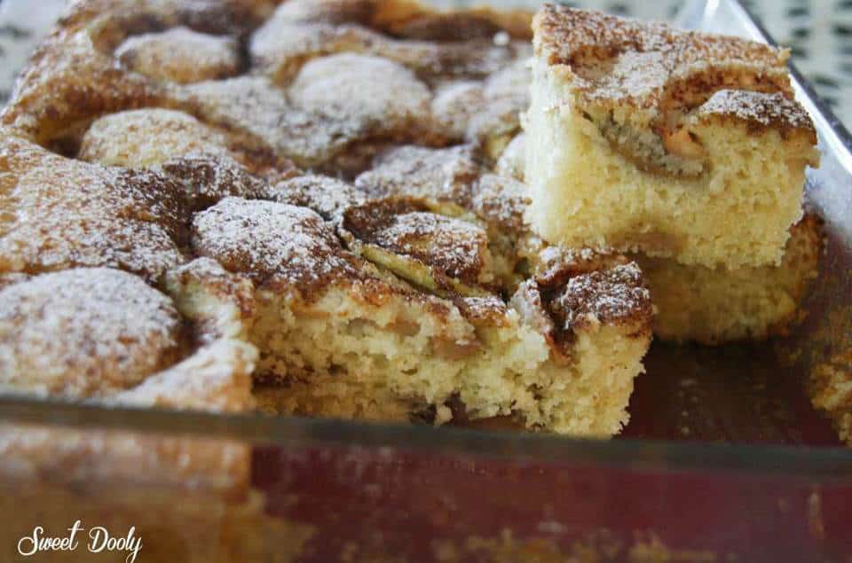 עוגת תפוחים עם סוכר חום וקינמון