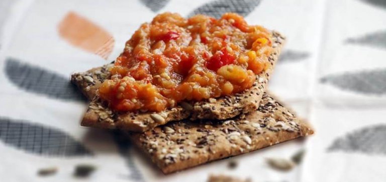 סלט חצילים עם גמבה סלט רומני