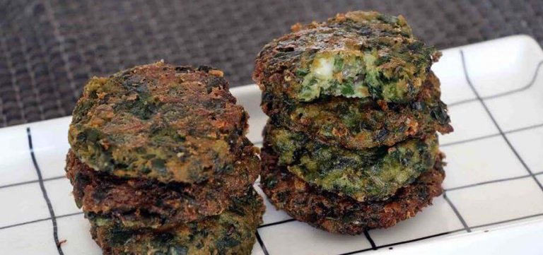 לביבות מנגולד עם גבינה מלוחה ויש גם גירסה אפויה