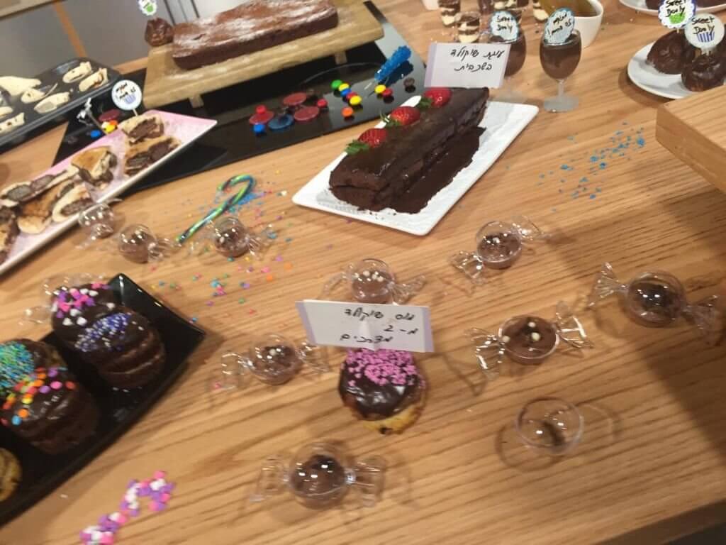 העולם הבוקר דולי והמתוקים מגיעים לאולפן