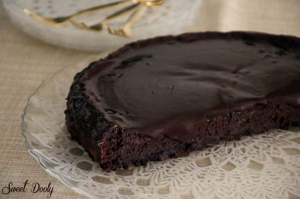 עוגת שוקולד לפסח בלי טיפת קמח מארבעה מצרכים בלבד