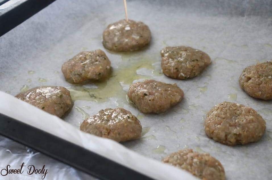 קציצות הודו רכות וטעימות מטוגנות או אפויות