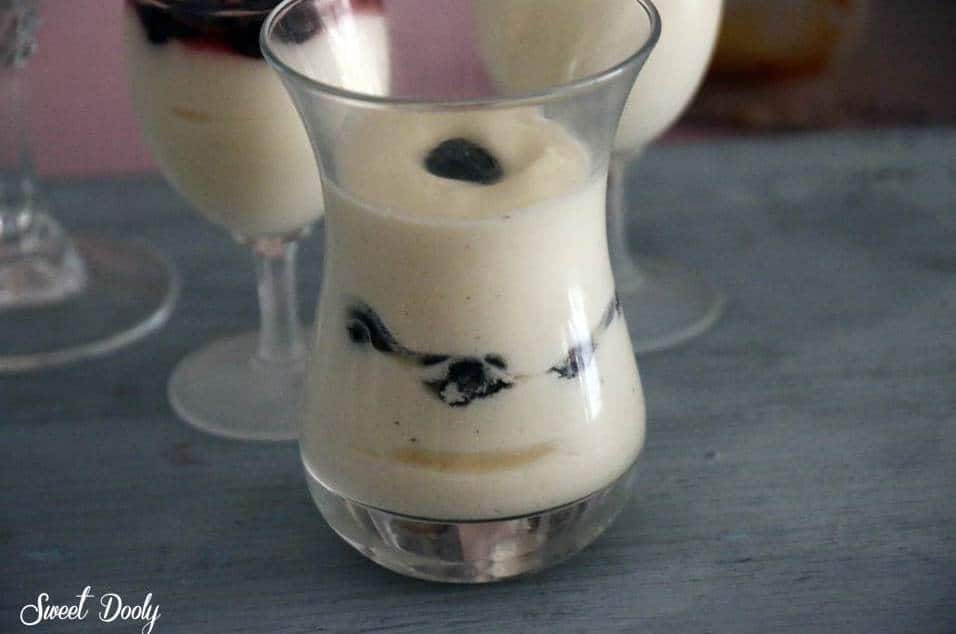 קינוחים אישיים מוס גבינה וניל בכוסות