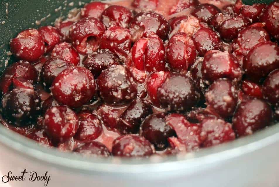 פאי דובדבנים עם בצק פריך שקדים