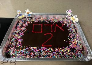 עוגת יום הולדת שוקולד בחושה ענקית