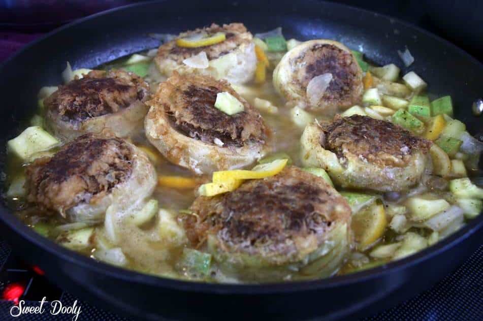 תחתיות ארטישוק ממולאות בשר ברוטב לימוני