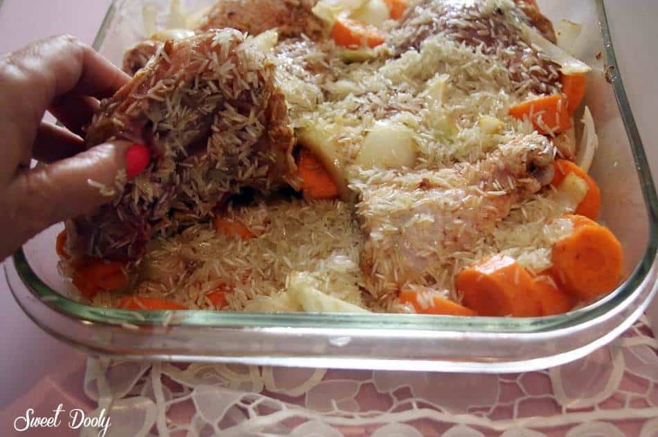 עוף עם אורז וירקות בתנור הכל בתבנית אחת