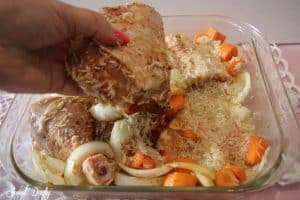 עוף עם אורז וירקות בתנור הכל בתבנית אחת