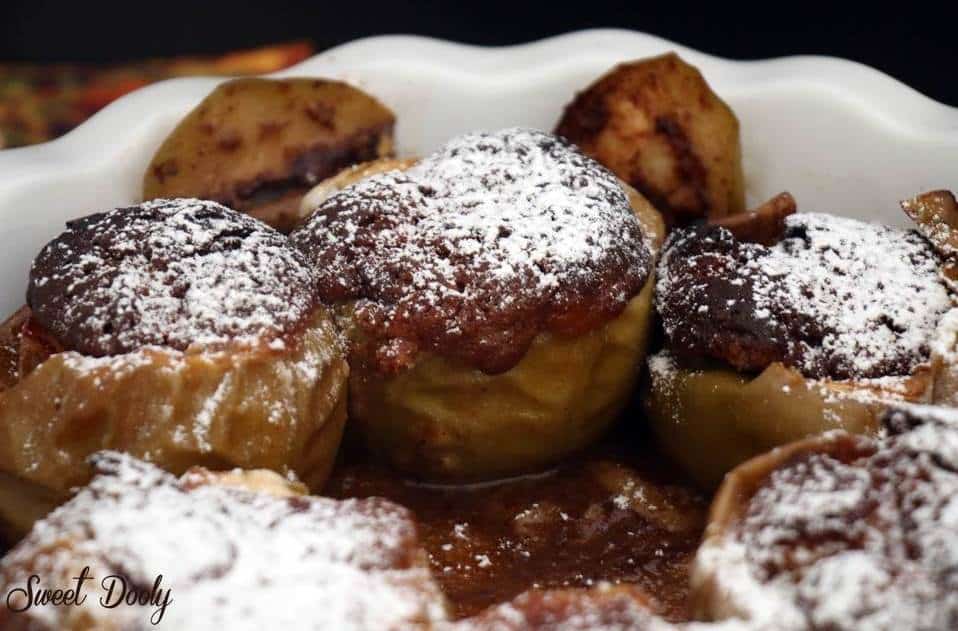 תפוחים אפויים ממולאים בעוגת דבש בתנור