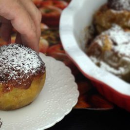 תפוחים אפויים ממולאים בעוגת דבש בתנור