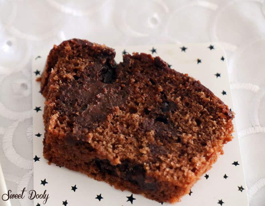 מתכון לעוגת שוקולד עם חורים עסיסית שילדים אוהבים