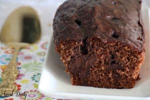 מתכון לעוגת שוקולד עם חורים עסיסית שילדים אוהבים