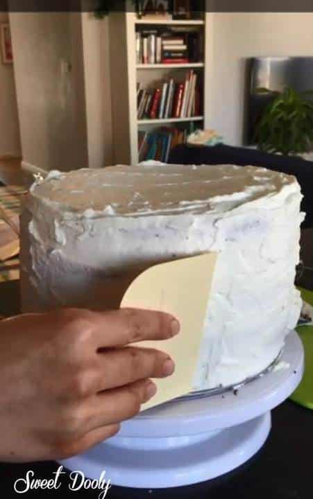 עוגת יומולדת מטפטפת ונוטפת עם גלידה הפוכה