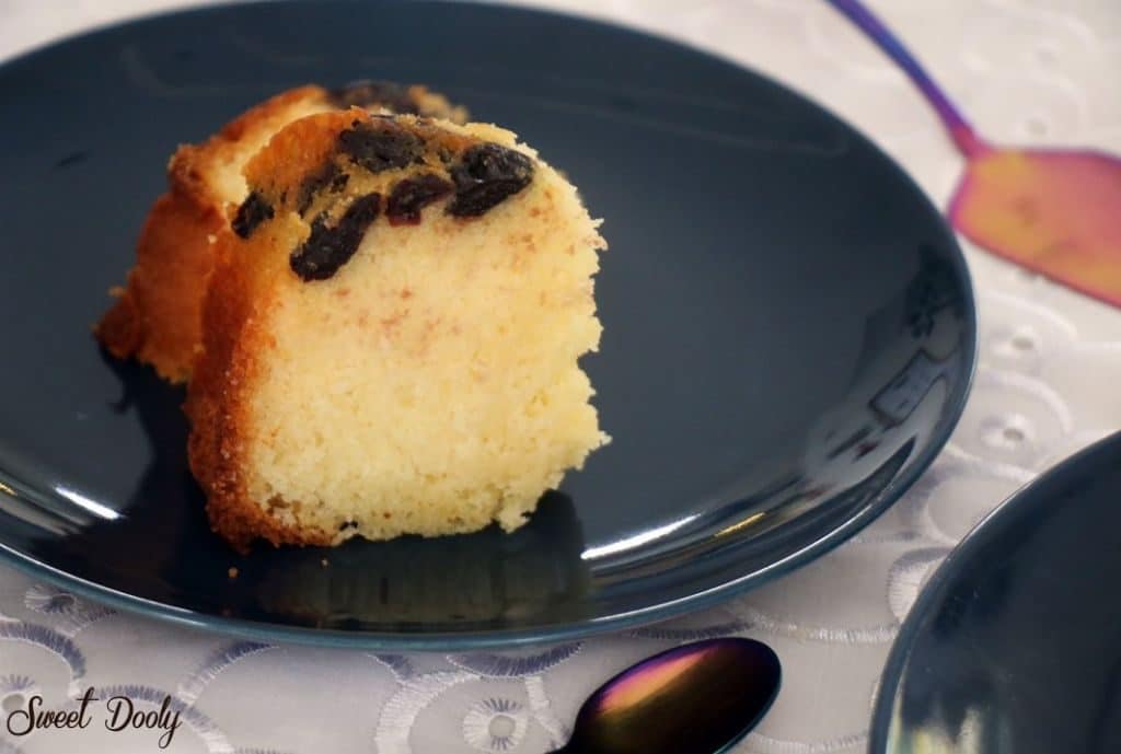 עוגה בחושה עם דובדבנים