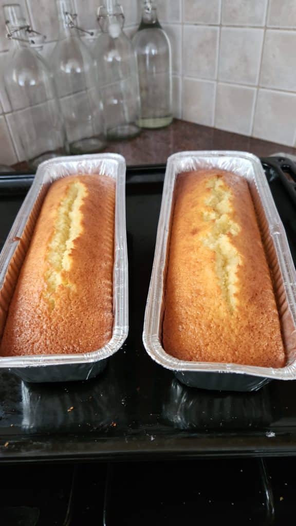 בלילה אחת שתי עוגות