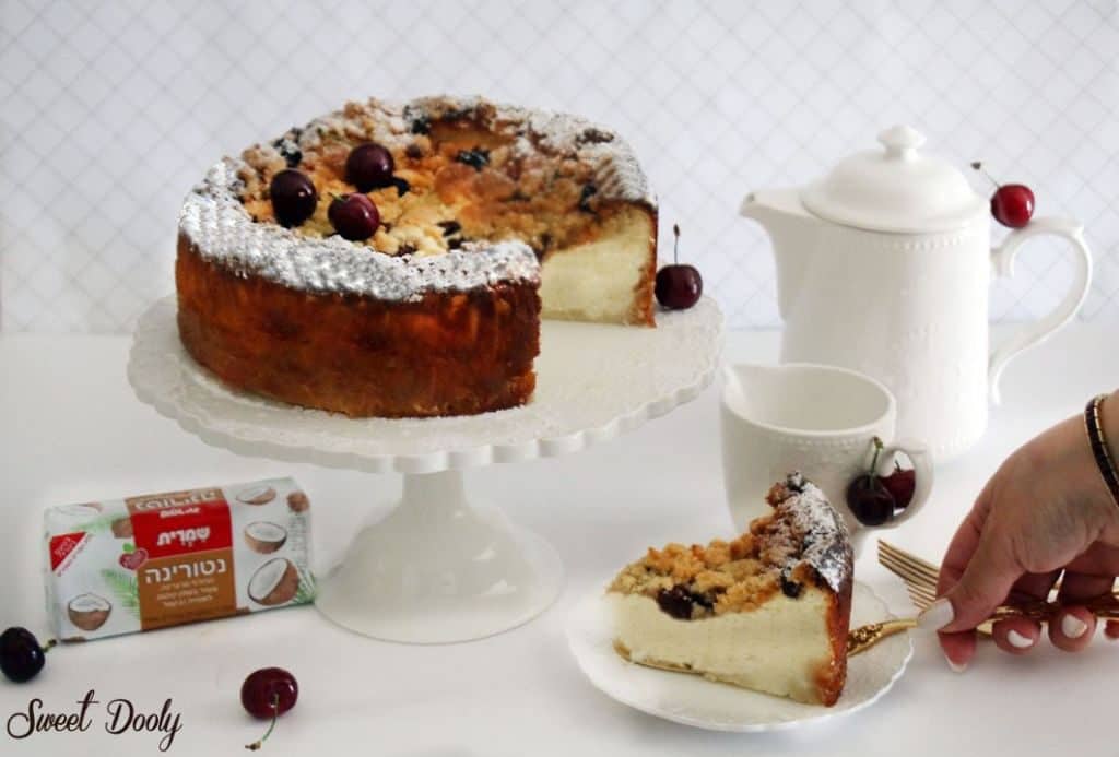 עוגת גבינה פירורים וקרמבל דובדבנים