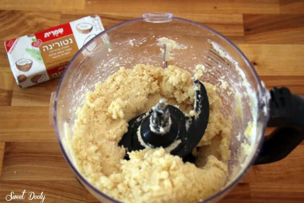 עוגת גבינה פירורים וקרמבל דובדבנים