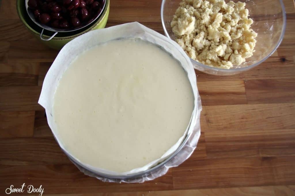 עוגת גבינה פירורים וקרמבל דובדבנים