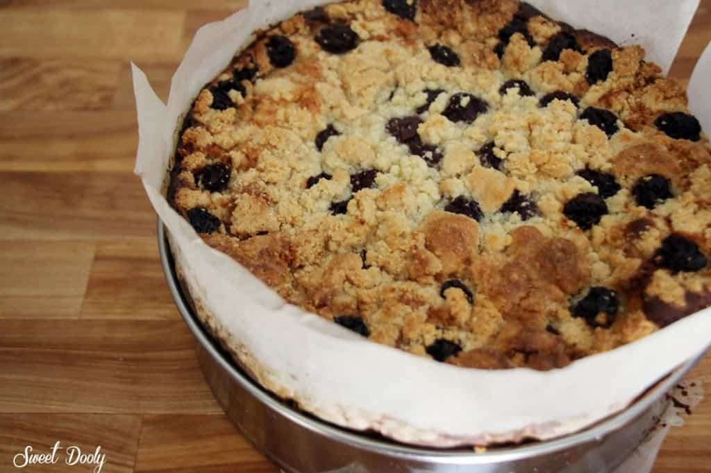 עוגת גבינה פירורים וקרמבל דובדבנים