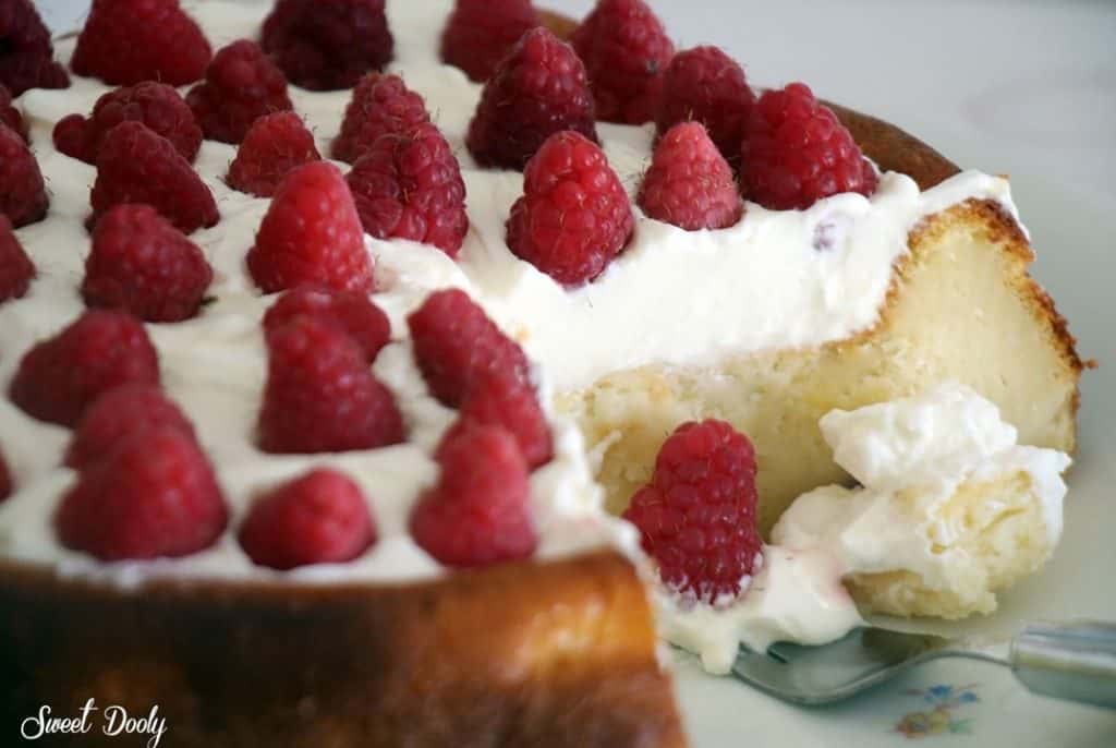 עוגת גבינה אפויה עם פטל