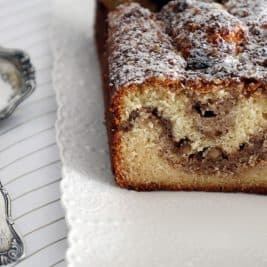 עוגה בחושה אגוזים וקינמון