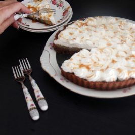 טארט ביסקוויטים תפוחים וקצפת