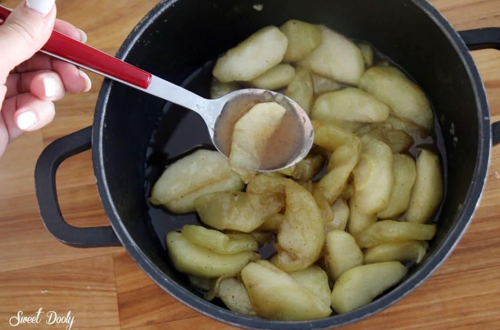 טארט ביסקוויטים תפוחים וקצפת