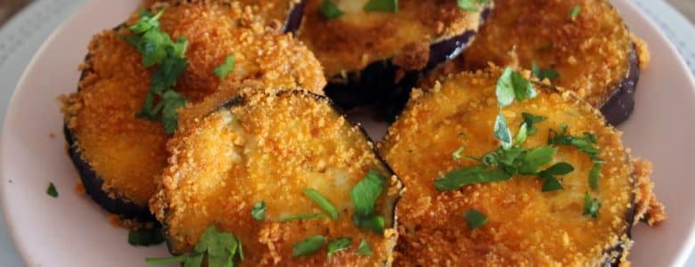 חצילים מטוגנים בציפוי פירורי לחם