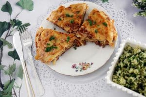 פשטידת בשר ואטריות על המחבת