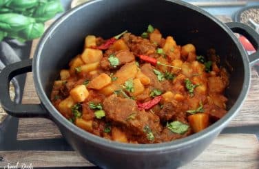 צלי ותפוחי אדמה בסיר אחד