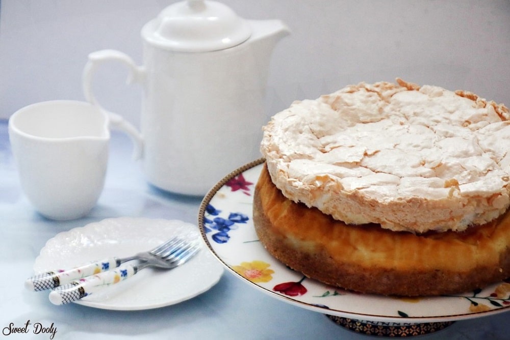 עוגת גבינה אפויה בציפוי מרנג