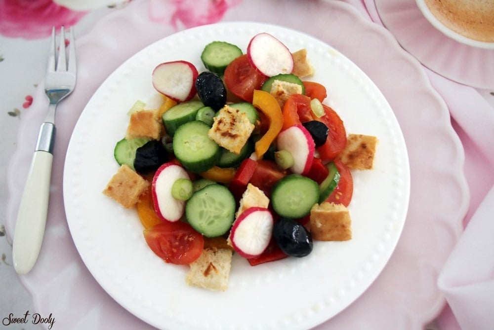 סלט פטוש עם ירקות וזיתים