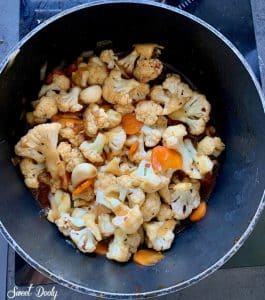 ירקות מוקפצים על מחבת ברוטב אסייתי