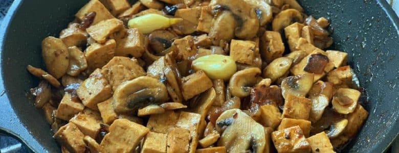 טופו עם פטריות ברוטב אסייתי