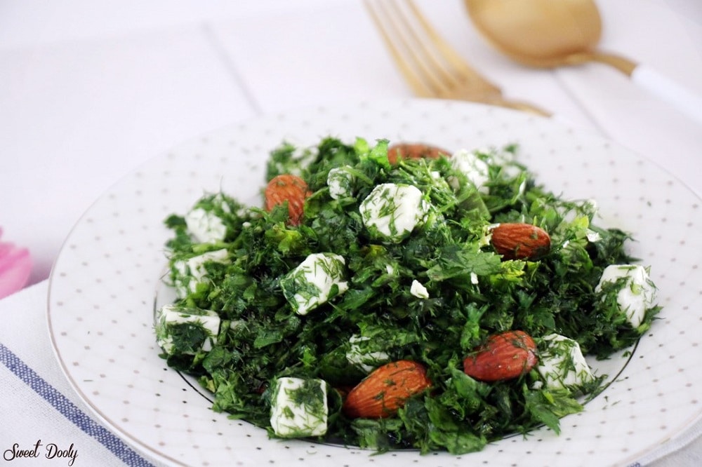 סלט ירוק עם גבינה ושקדים