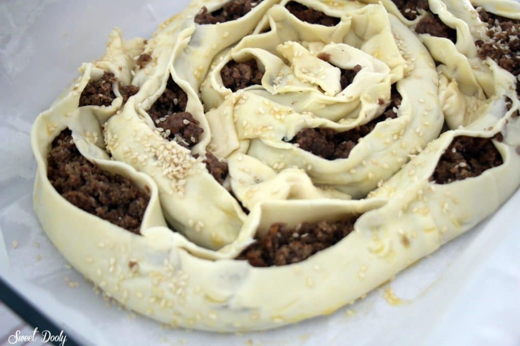 בורקס עם בשר מבצק עלים